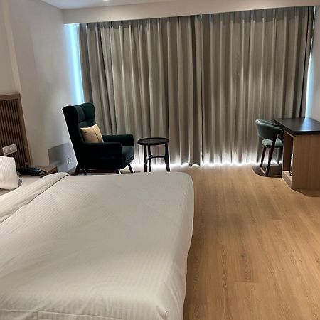 Hotel Celebrations Zirakpur Bagian luar foto